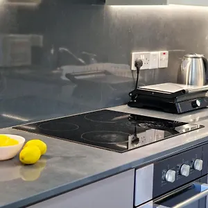 Airbnsea Centre Side Sea View דירה לרנקה